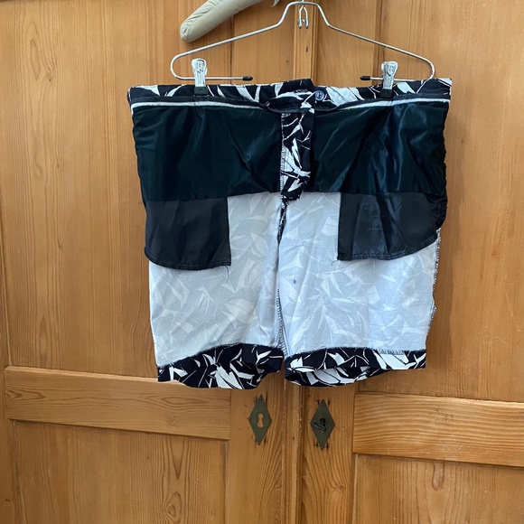 Bermuda Shorts Sz 16 - Picture 2 of 3